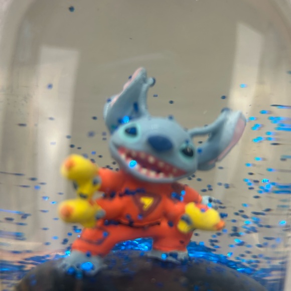 Lilo & Stitch Experiment 626 prison cell snow globe BoxLunch Exclusive 5.5" - Picture 6 of 13